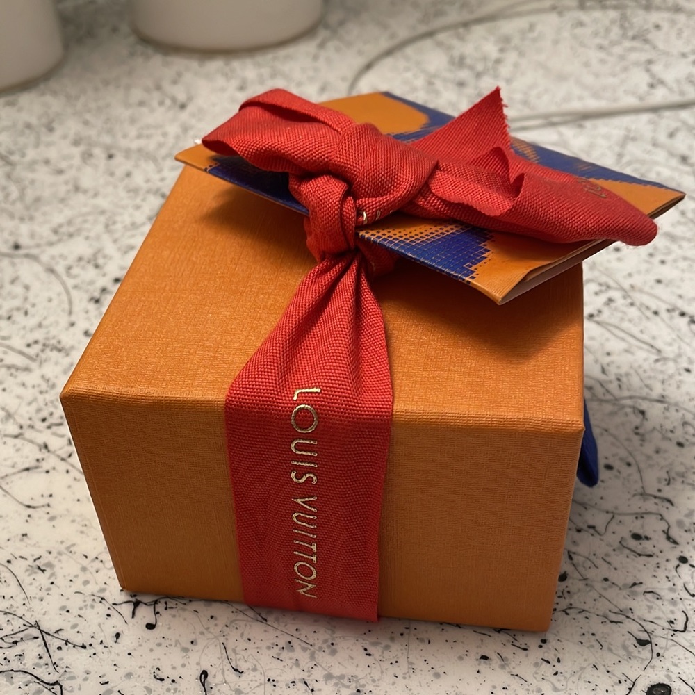 Louis Vuitton.. Original.. I already bought at Zurich..